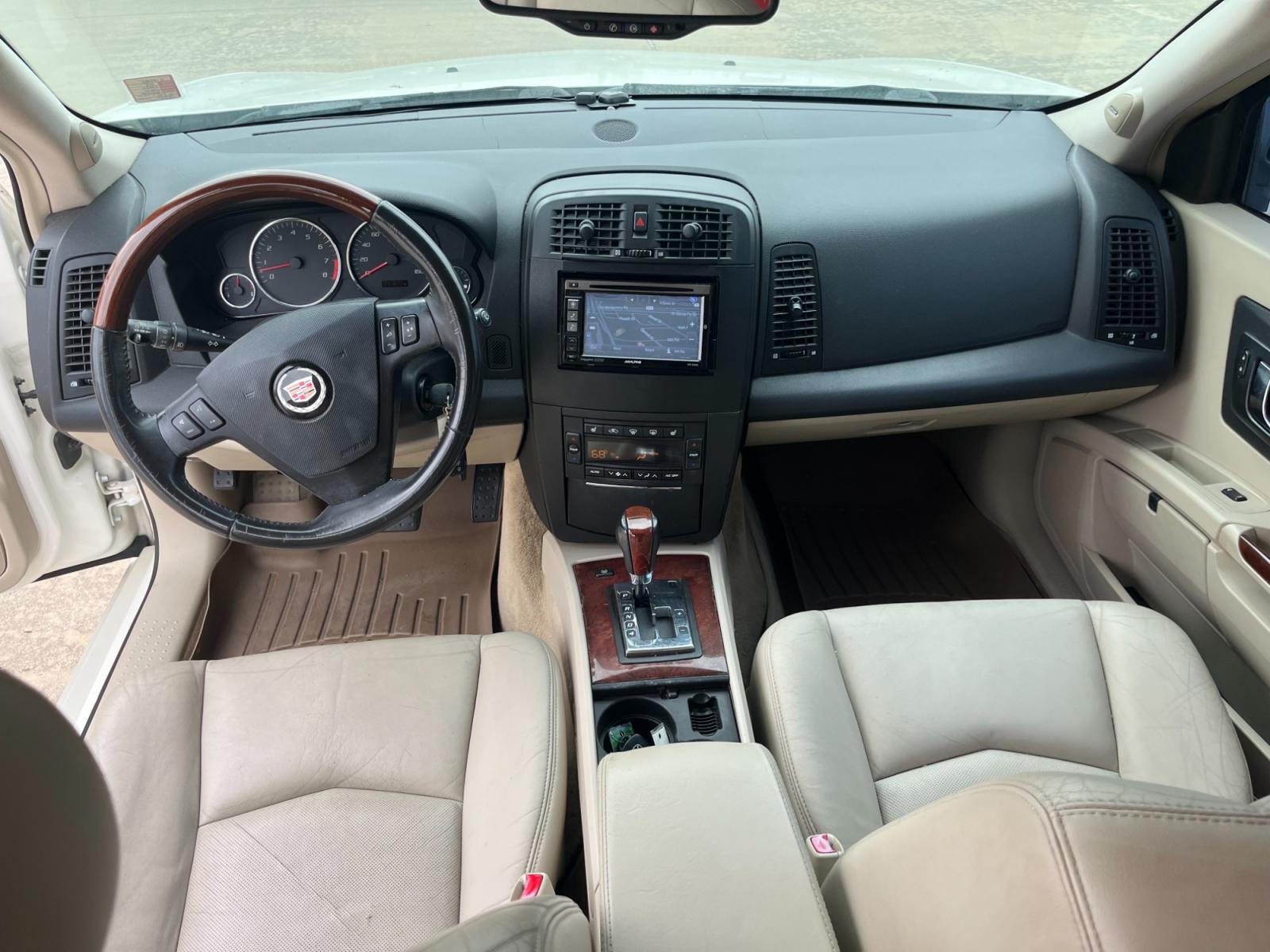 2005 white /TAN Cadillac SRX V6 (1GYEE637250) with an 3.6L V6 DOHC 24V engine, 5-Speed Automatic Overdrive transmission, located at 14700 Tomball Parkway 249, Houston, TX, 77086, (281) 444-2200, 29.928619, -95.504074 - Photo #10